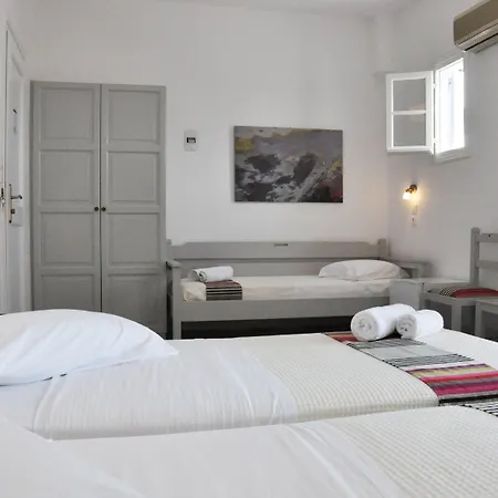 Hotel Akrotiri 3*