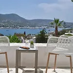Akrotiri Hotell 3*