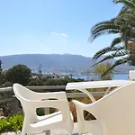 Akrotiri Hotell 3*