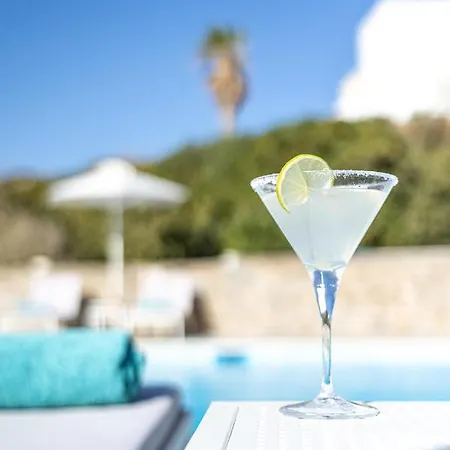 Akrotiri Hotel 3*