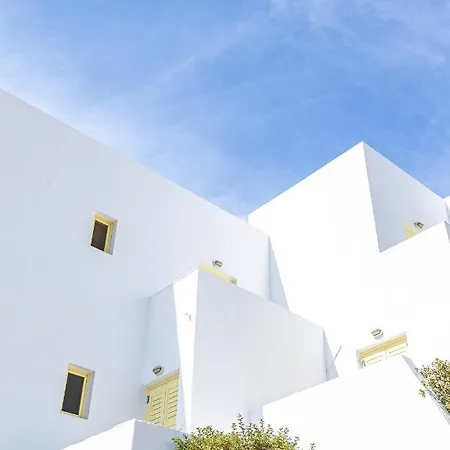 Akrotiri 3*