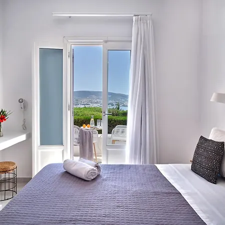 Akrotiri Hotel