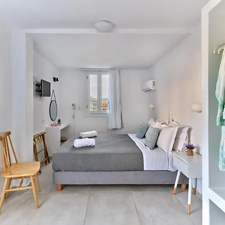 Akrotiri Hotel 3*