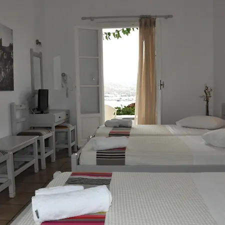 Akrotiri Hotel
