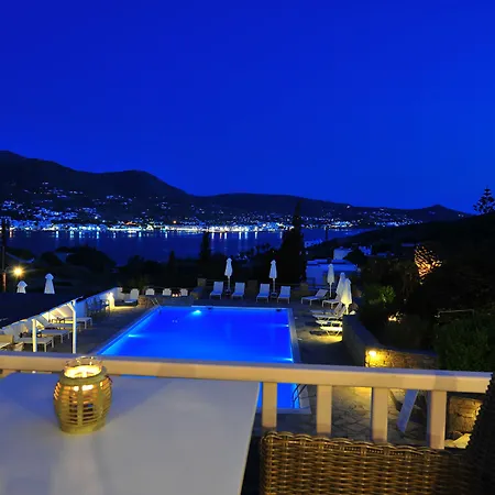 Akrotiri Hotel