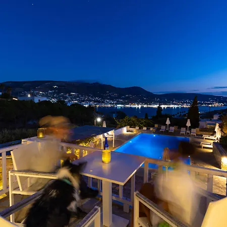 Akrotiri Hotel 3*