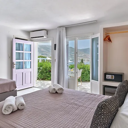 Akrotiri Hotel