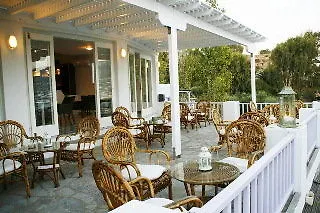 Akrotiri Hotel 3*